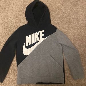 Nike boys hoodie medium 8/10
